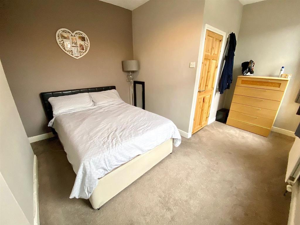 hirst street 16 bed 1.jpg