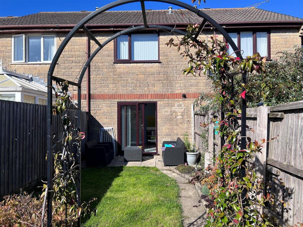 Rear garden 2.jpg