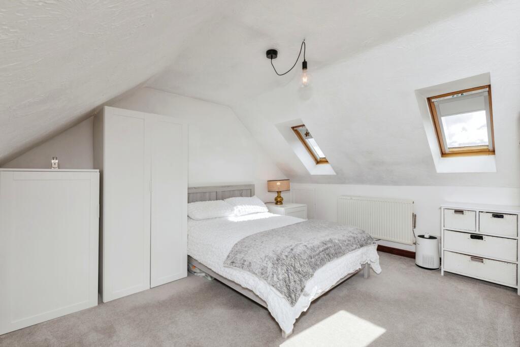 Bedroom 1 - Master Bedroom