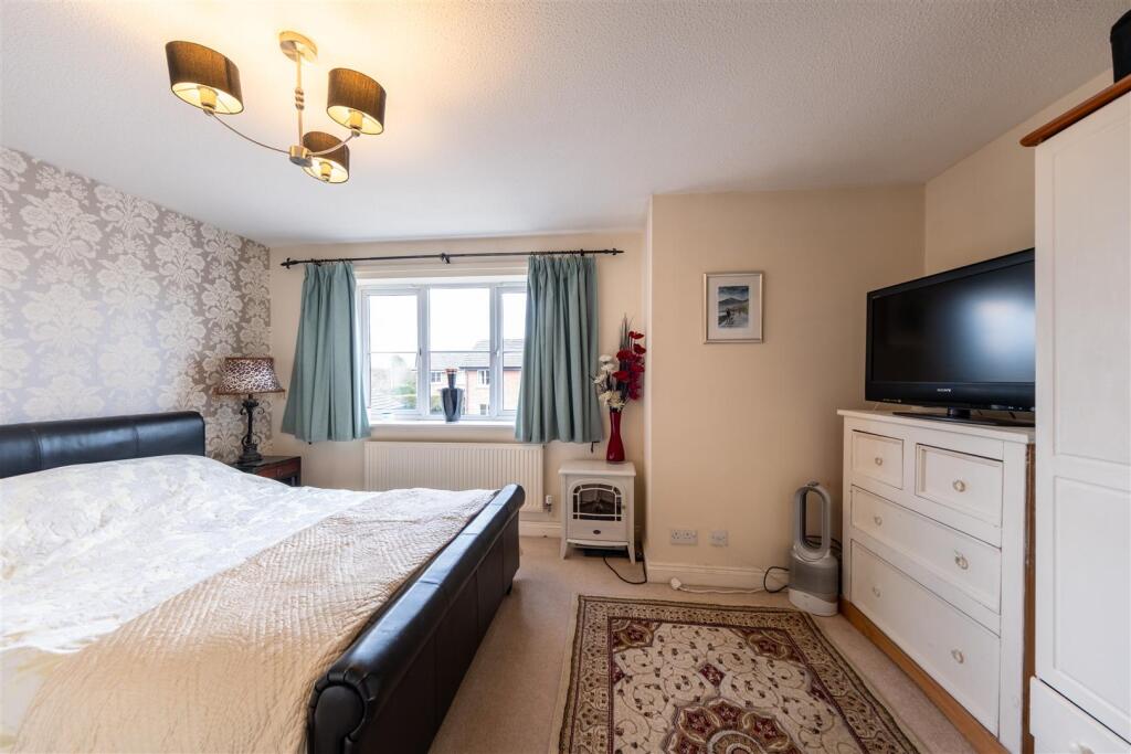 8 Gowy Court-013.jpg