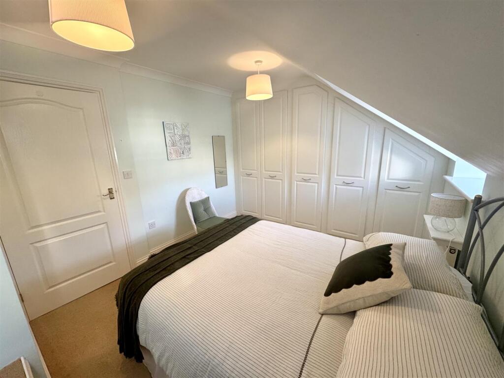 BEDROOM 2