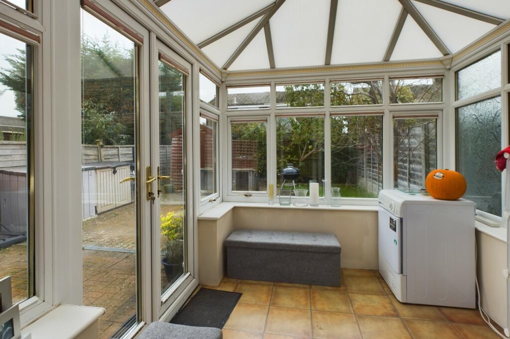 CAM02519G0-PR0196-STILL013