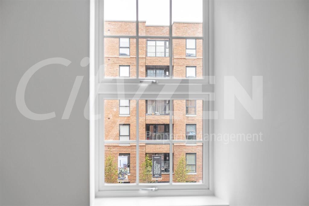 LARGE PICTURE WINDOW