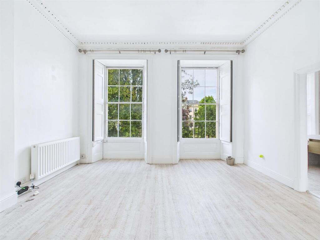 5 - 1 Bedroom Flat in Clifton.jpg