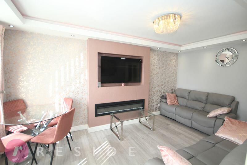 Lounge / Dining Area