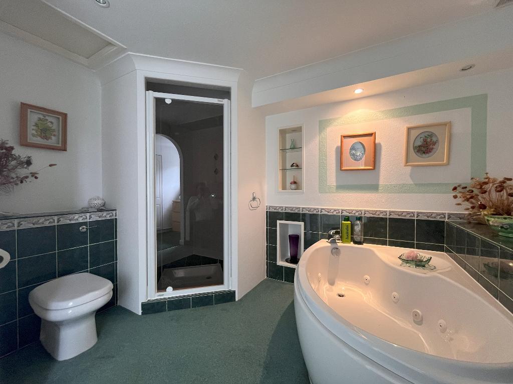 En-Suite Bathroom