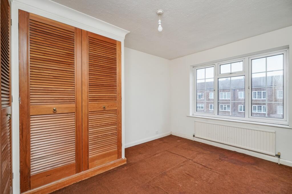 4 Sunmead Road, Sunbury-on-Thames, Surrey, TW16 6PE