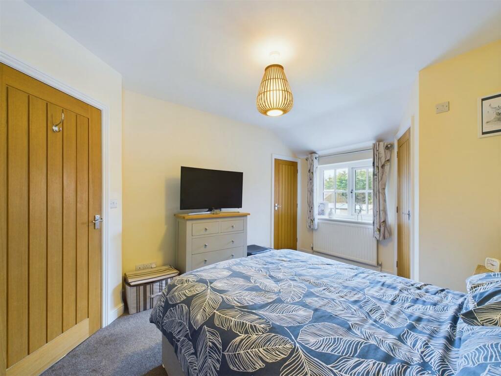 Bedroom:
