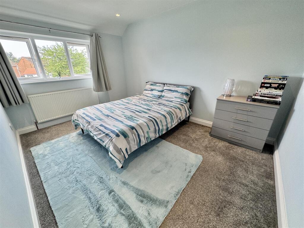 BEDROOM 2