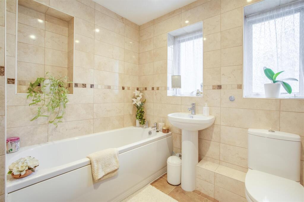 35 Mount Close, HP12 3PE-5.jpg