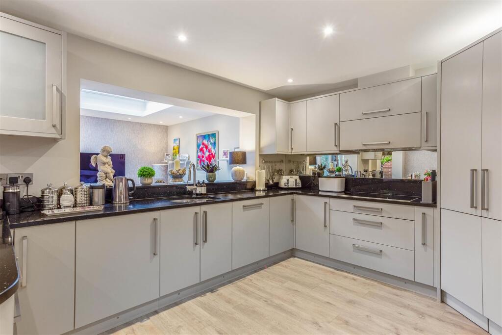 18 Baillie Park 316112 07ENH.jpg