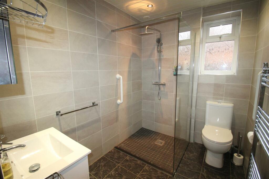 Crosland Road, 39, shower room.JPG