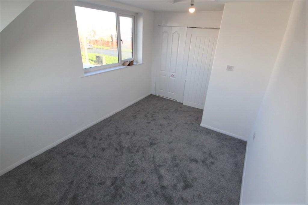 1st Bedroom (c)