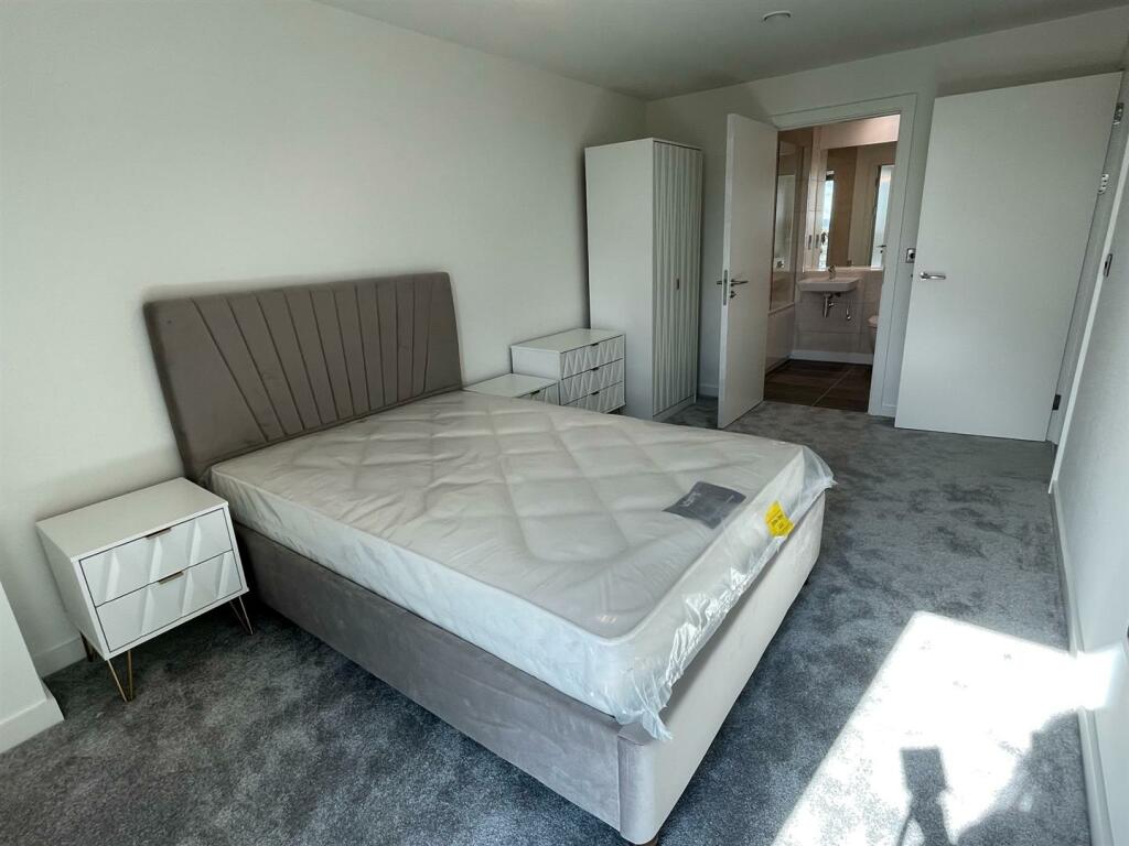 Bedroom 1 a.jpg