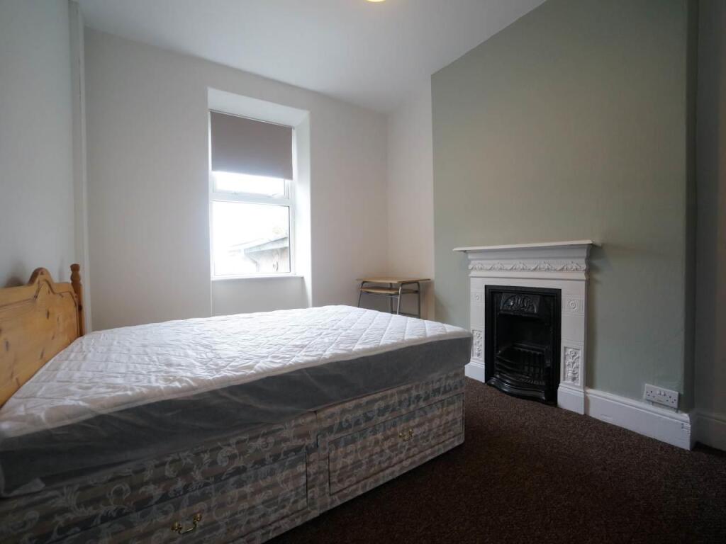 Bedroom 2.1.JPG