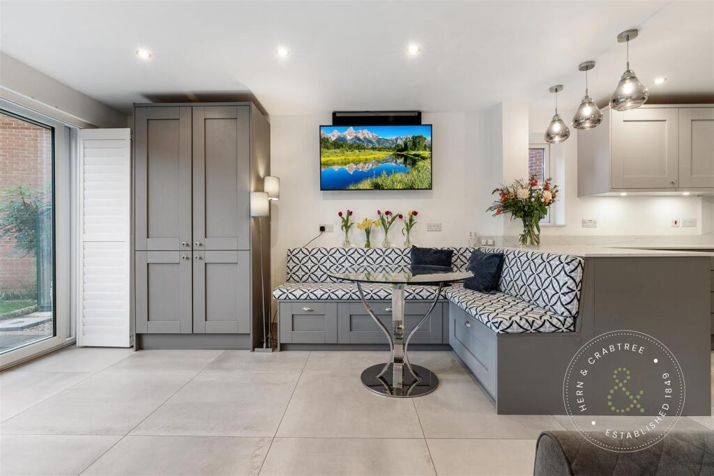 Ffordd Nowell, Hern Crabtree (6).jpg