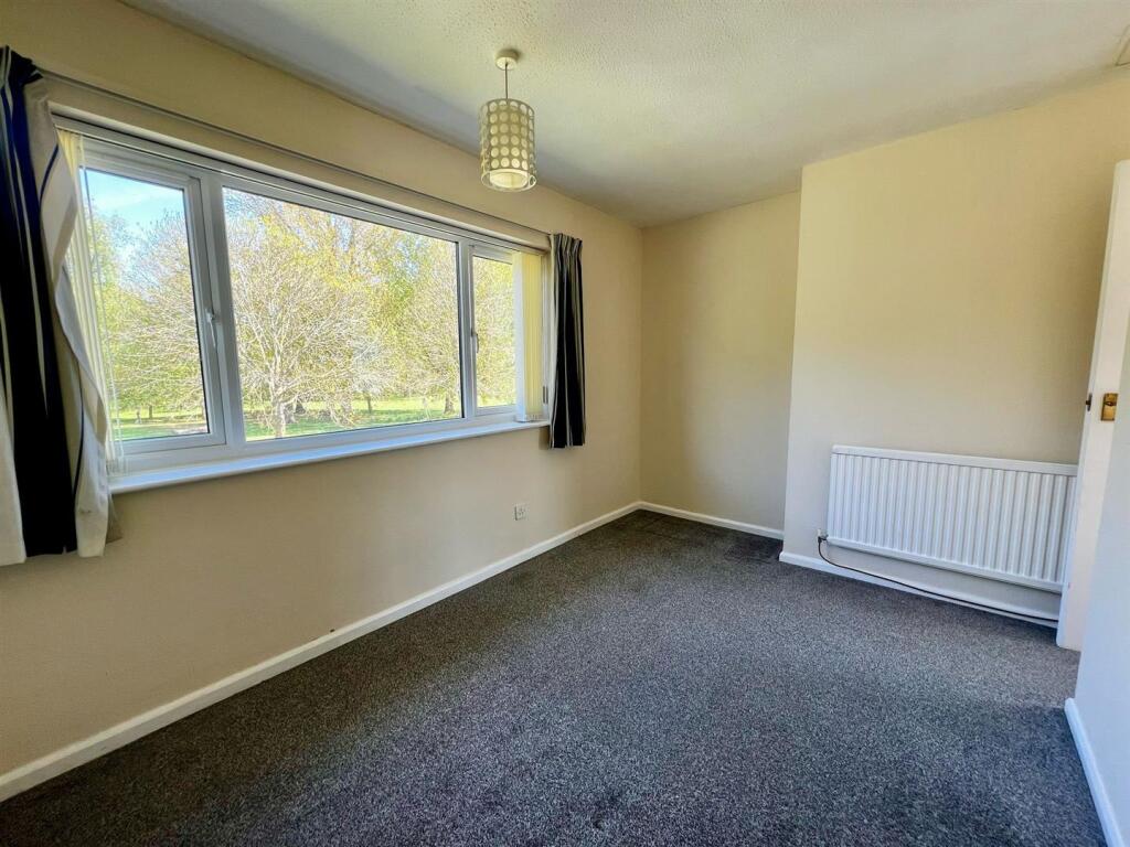 bedroom ii.jpg