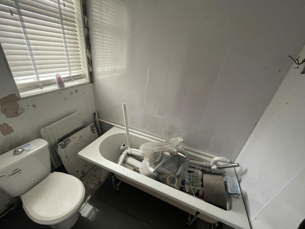 Bathroom 2.1m x 1.4m