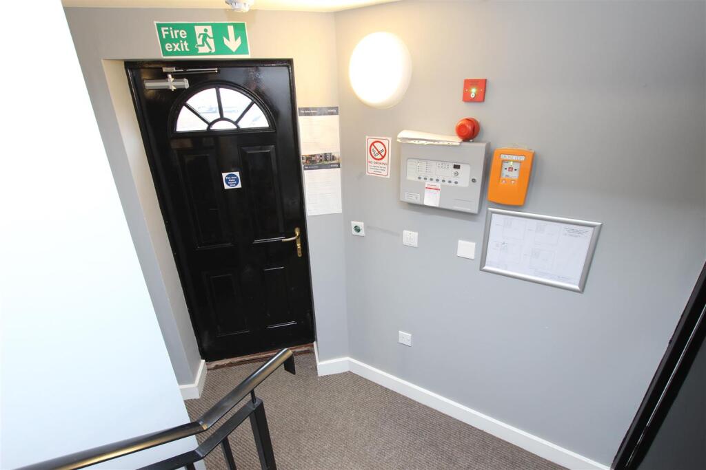 COMMUNAL ENTRANCE