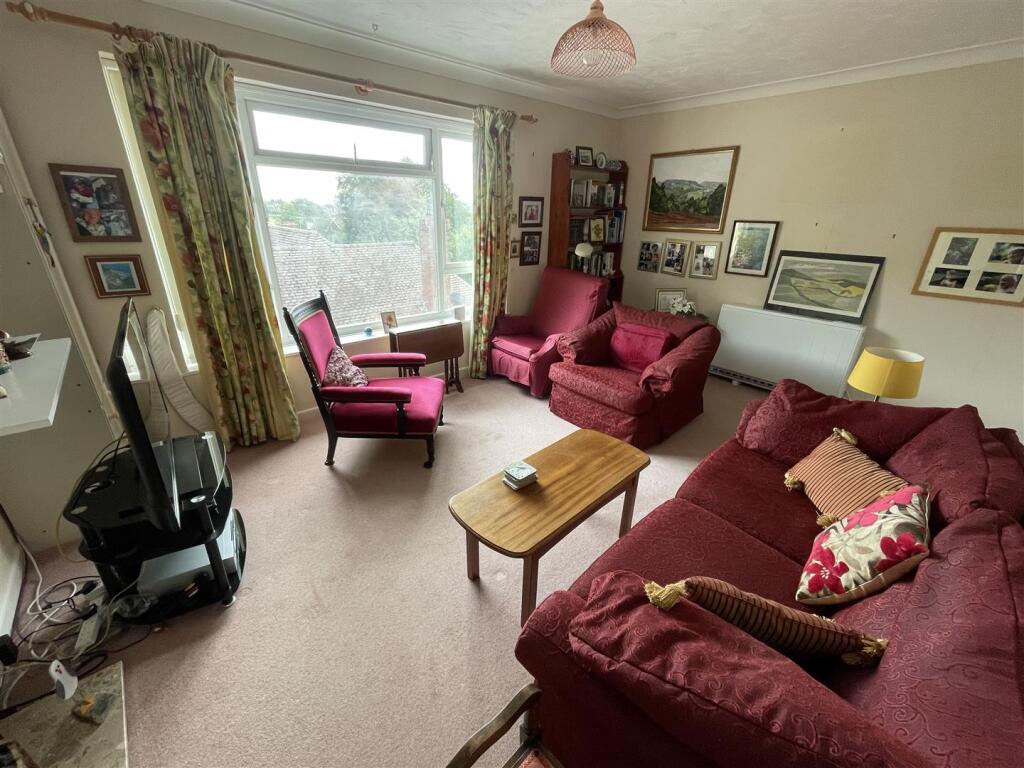 Lounge 2.jpeg