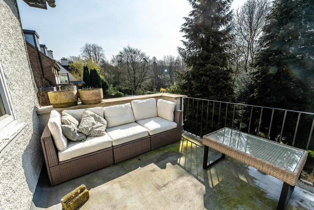 34 Warwick Road 0...