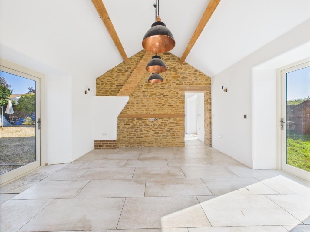 4. CAM04922G0-PR0042-STILL016