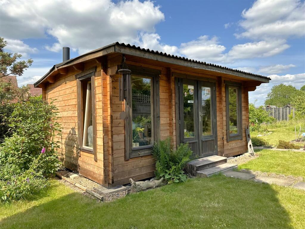 Detached Timber Studio/ Home Office 035