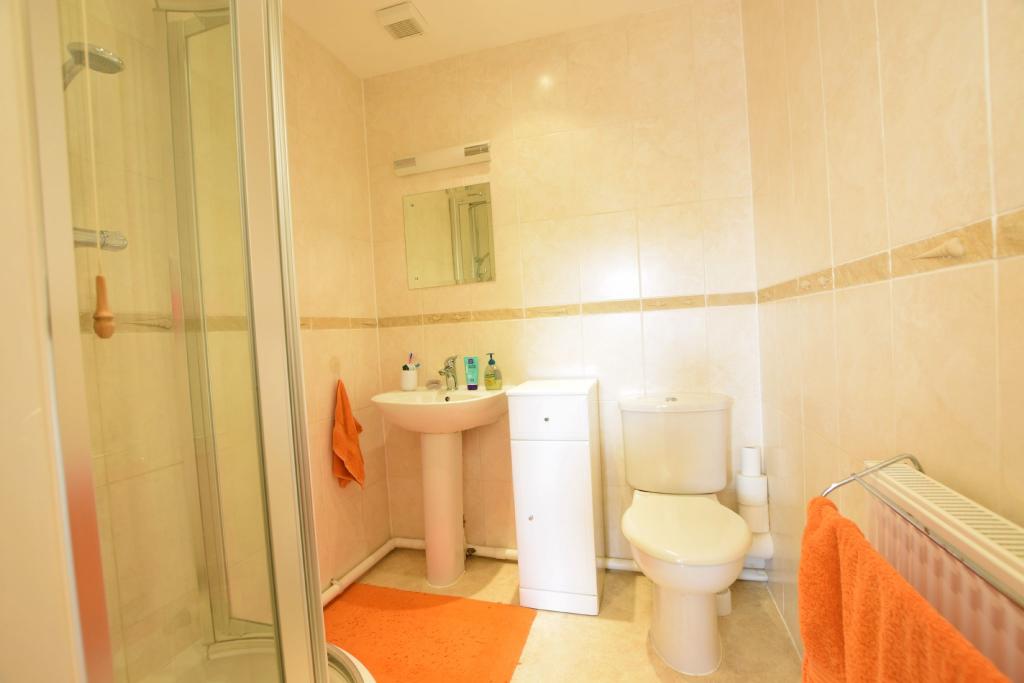 EN SUITE SHOWER ROOM