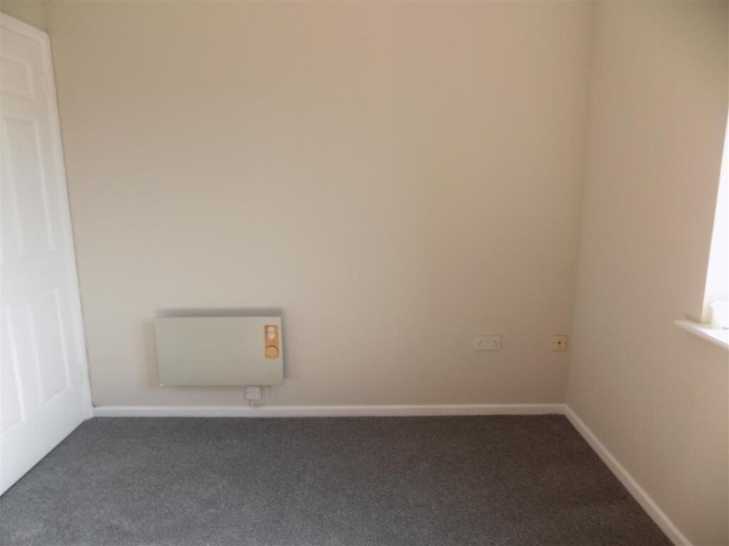 Bedroom reverse straight.JPG