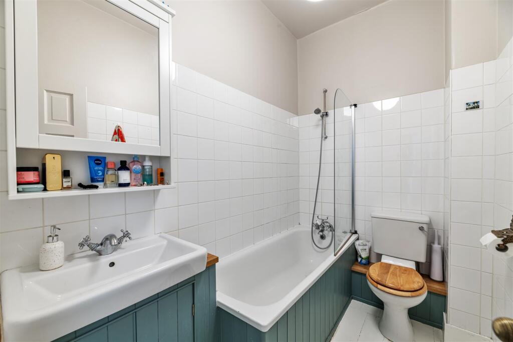 Whipps Cross Road, E11