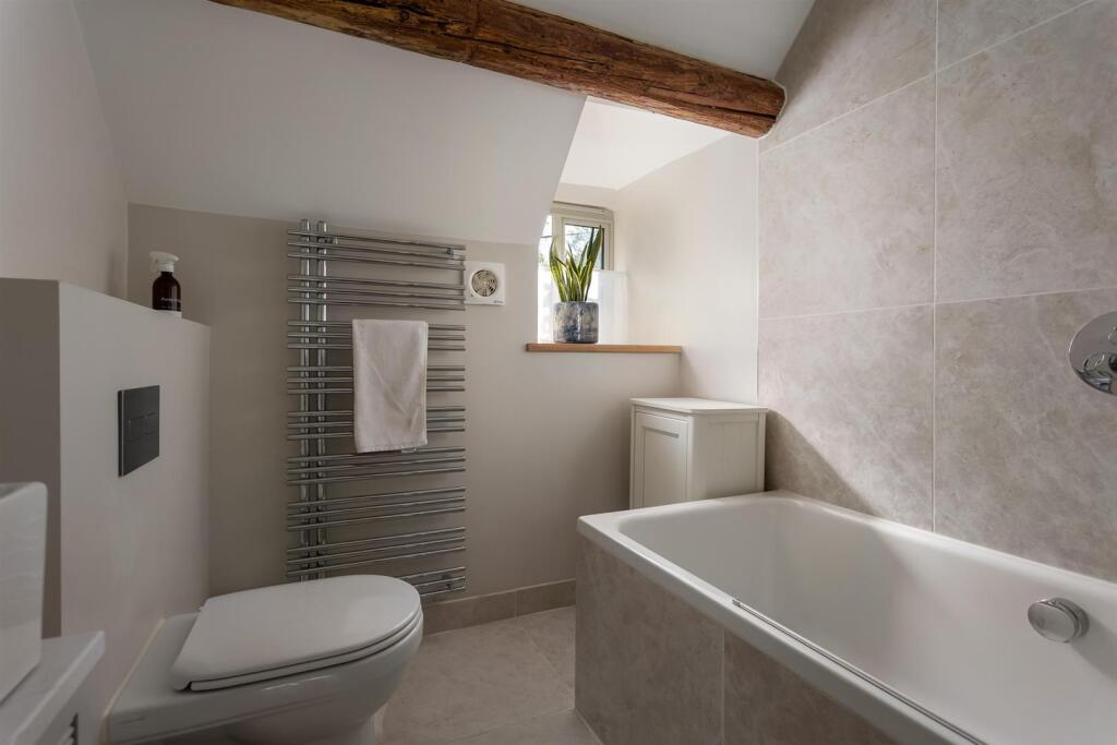 50 - The Old Post Office - GL7 7EF - Web.jpg