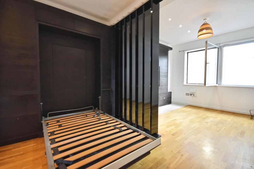 pbox-bedroom-344117.JPG