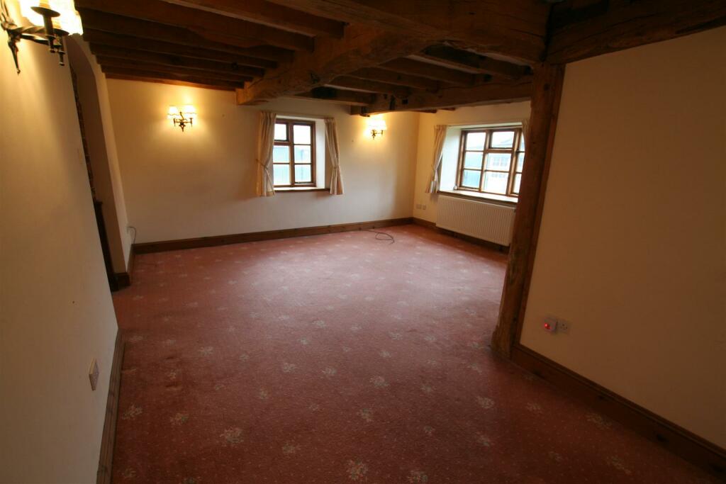 thegranaryhallow,loungediner1.JPG