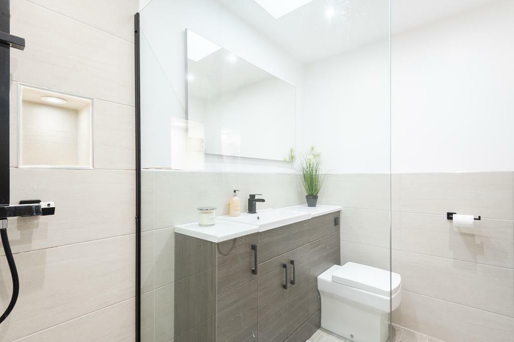 LOWER SHOWER ROOM
