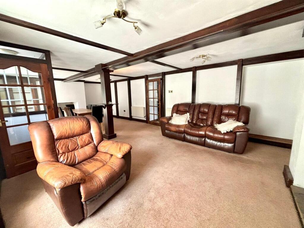 Through Lounger Diner