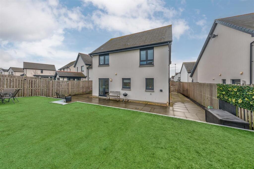 6 Grayburn Place Dundee-22.JPG