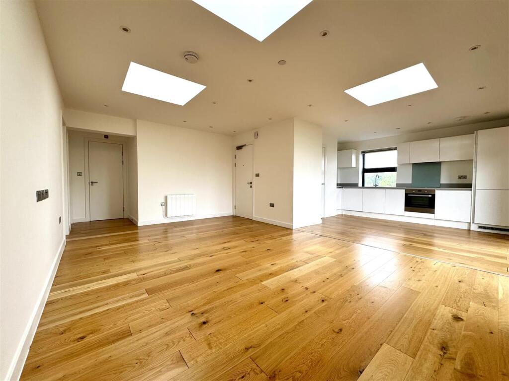 Living area pic 2.jpeg