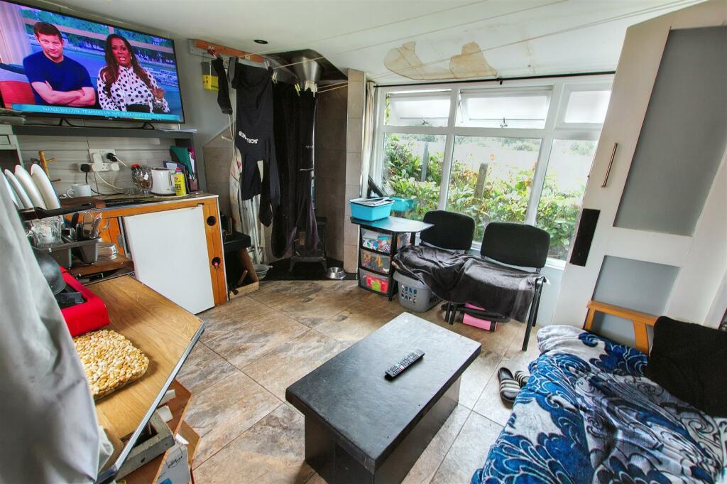 outbuilding lounge/kitchen