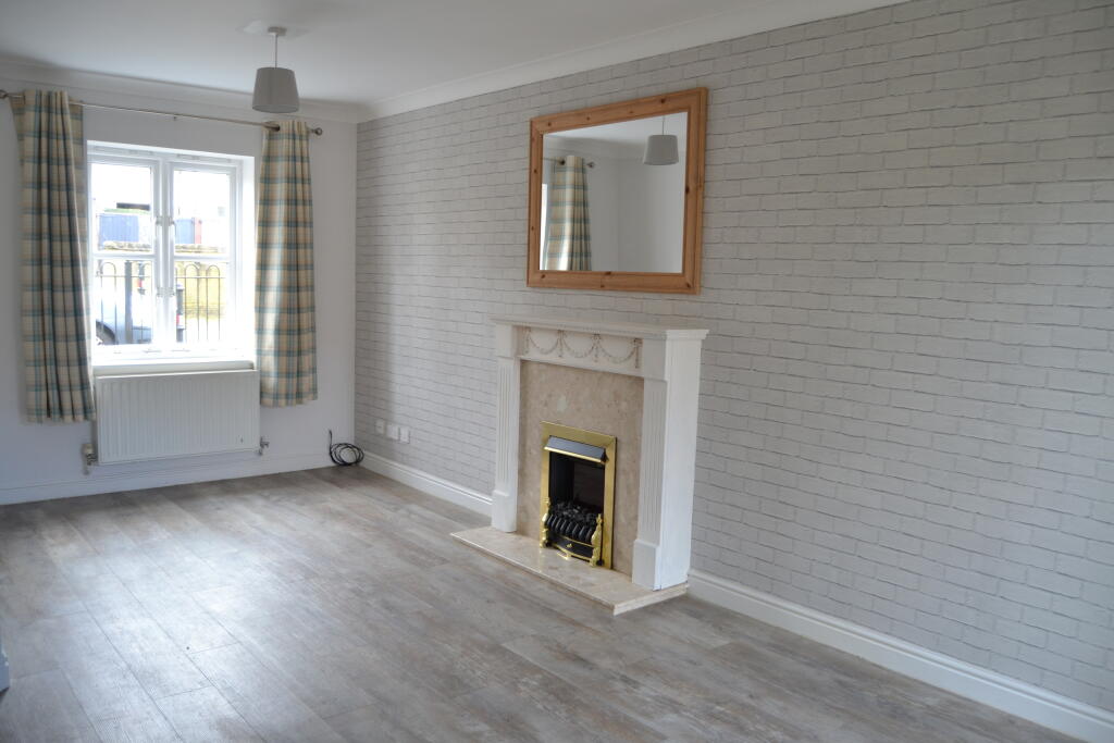Sitting / dining room