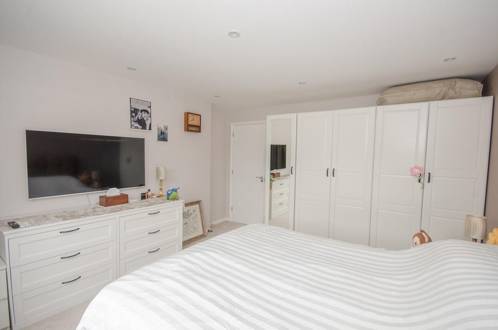 Bedroom 1 pic 2.jpg
