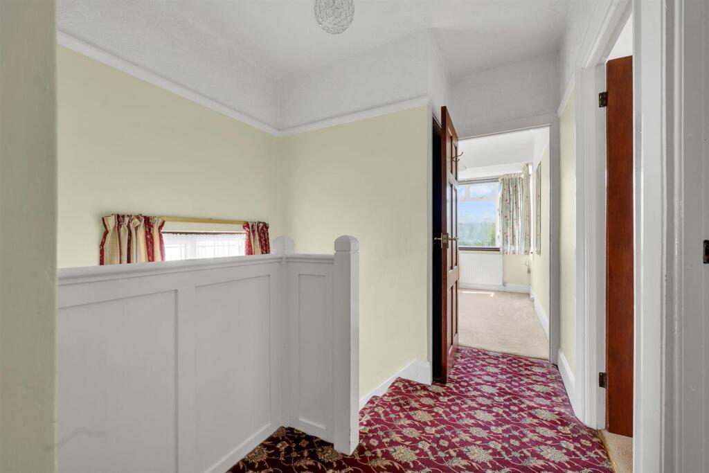FIRST FLOOR LANDING