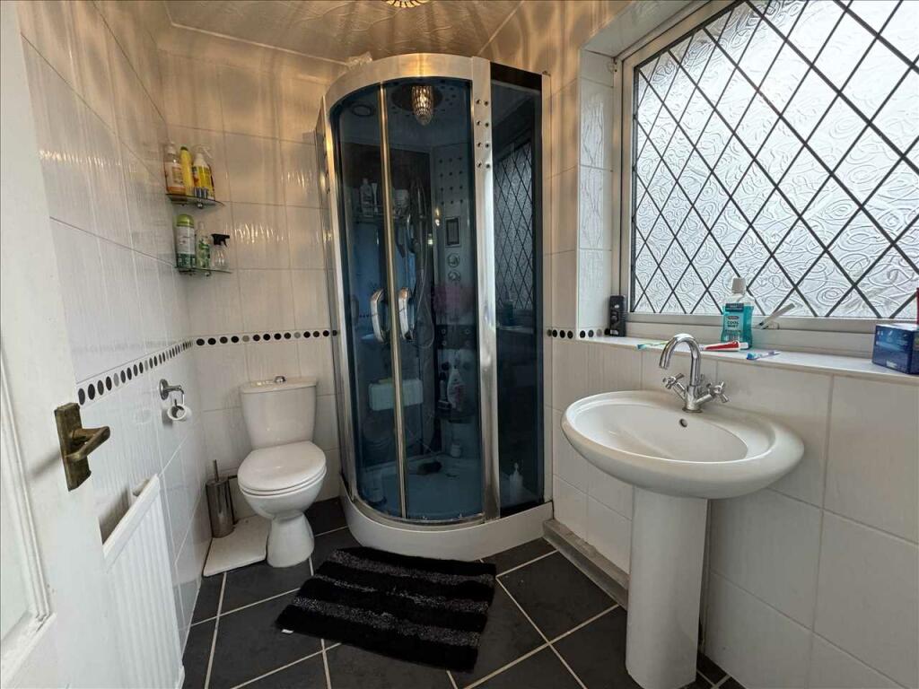 ENSUITE SHOWER ROOM