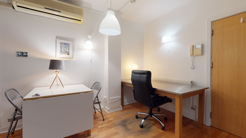 BEDROOM/LIVINGROOM ONE