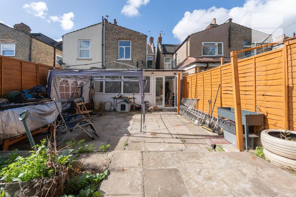 26 Leasownes Road_0019.jpg