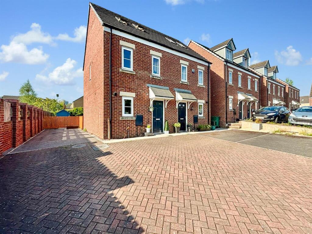 Off Street Parking / Driveway: