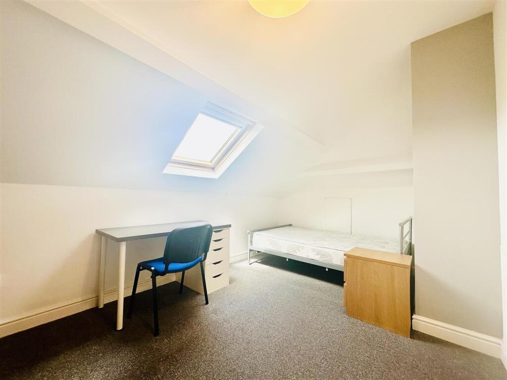 Bedroom 5.jpeg