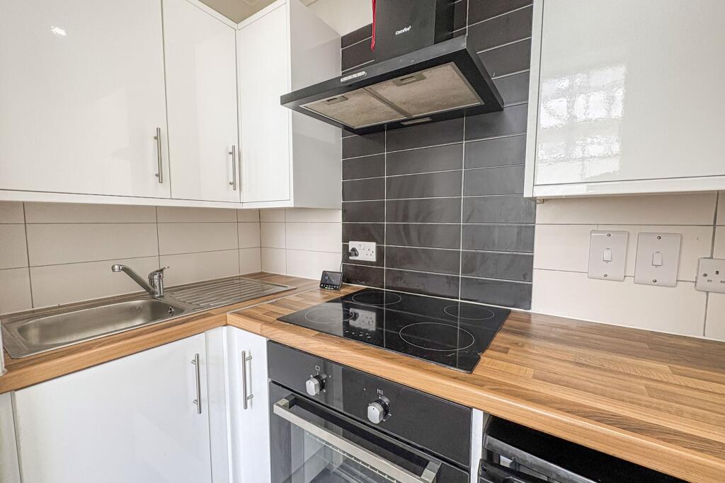 Flat 1, 20 Farm Road, Hove, BN3 1FB