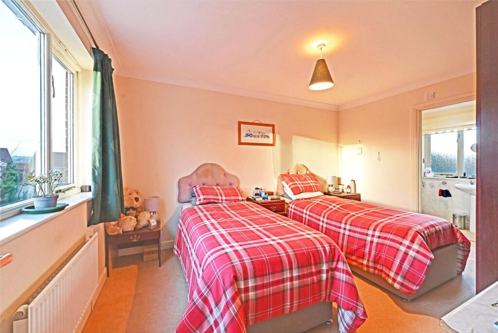 Bedroom 3 (Master)