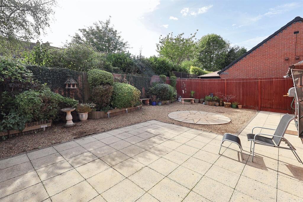 Marshall Close Calverton, Nottingham, NG14 6RE