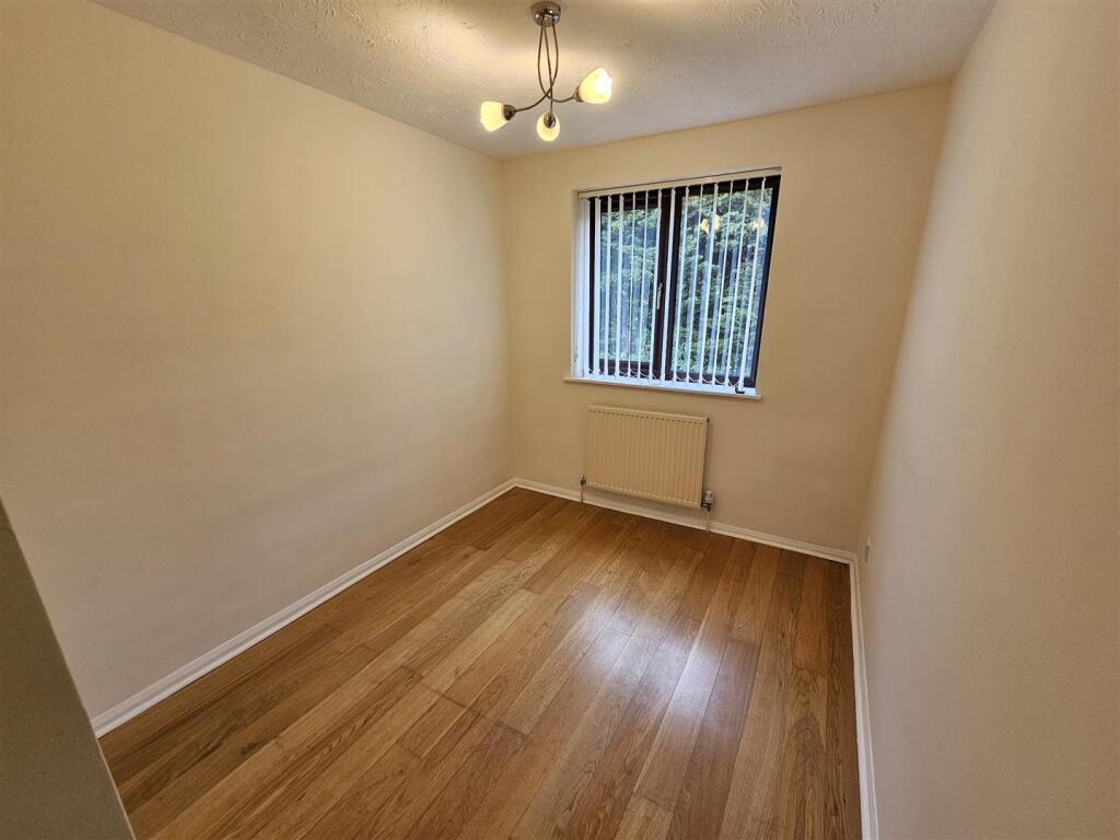 Bed2.jpg